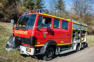 Aichwald-Aichelberg: Mehrere Quatradmeter Hecke und Wiese brennen - Feuerwehr verhindert weitere Ausbreitung
